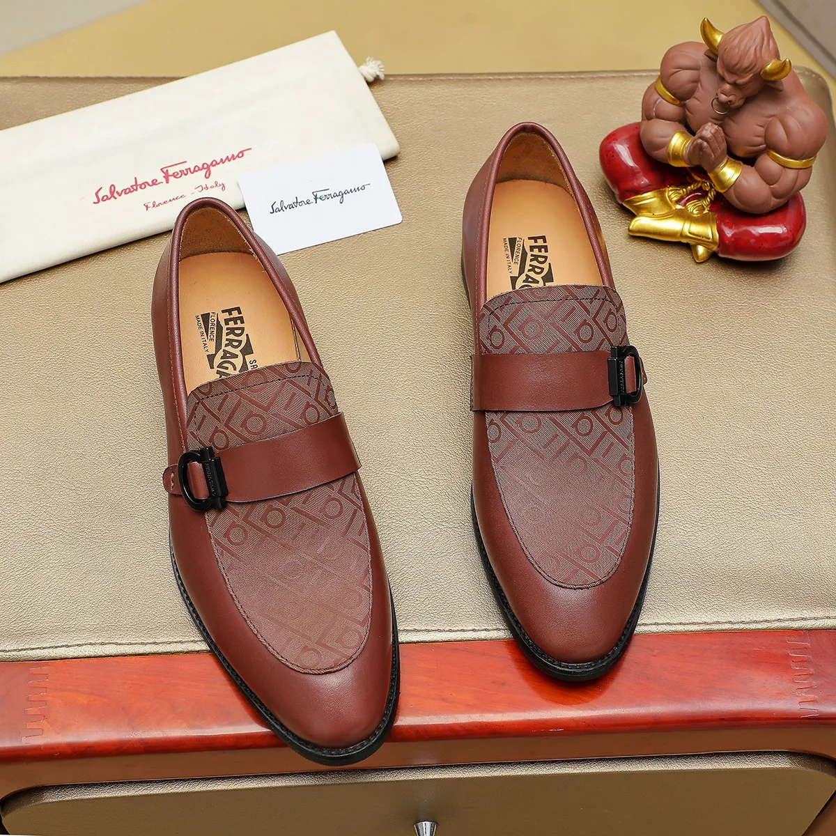 Men's shoes 💰460 Ferragamo [Ferragamo] top imported suit men's shoes 💯Original copy of the official website, product materials: selected imported embossed calfskin + luxury hardware buckle accessories ~ imported water-dyed cow 🐂 leather lining. Strong three-dimensional visual effect, original combination outsole, multiple colors available😘 Size: 39-44 (38.45.46. Customized)